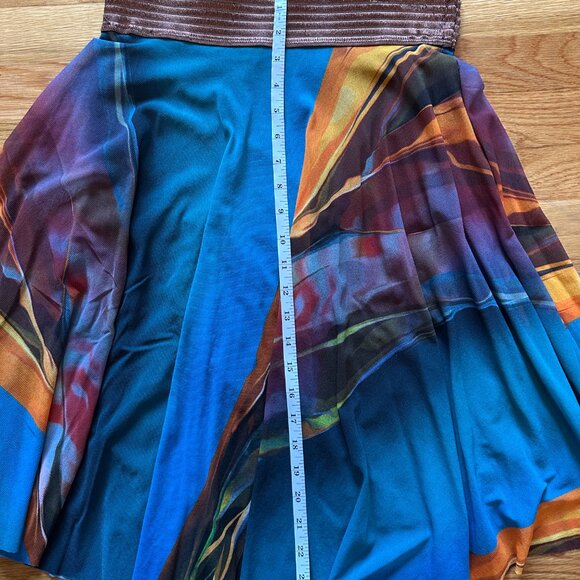 Lightweight Mesh Knee-length Skirt - Picture 4 of 5